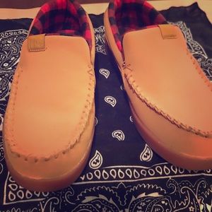 NWOT Globe Tan Castros Sneakers Men’s Size 9.